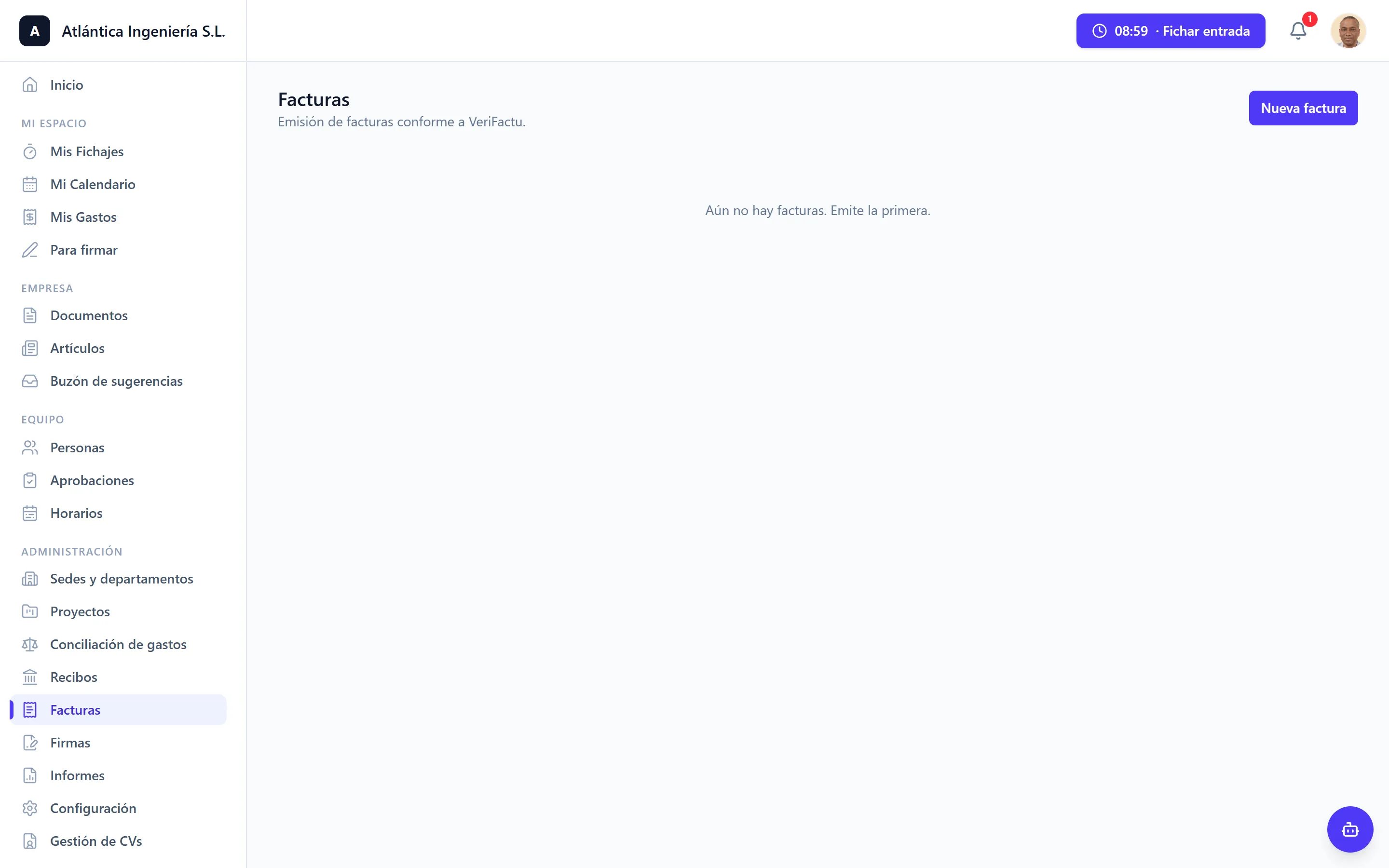 Lista de facturas en DutyBeat con tipo, total y estados Emitida, Rectificada y Cobro SEPA